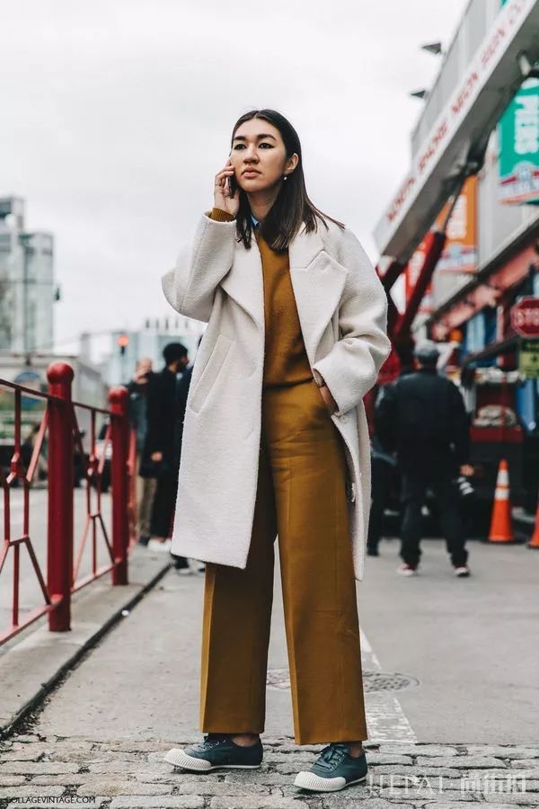 大衣配运动鞋时髦不止一点点!