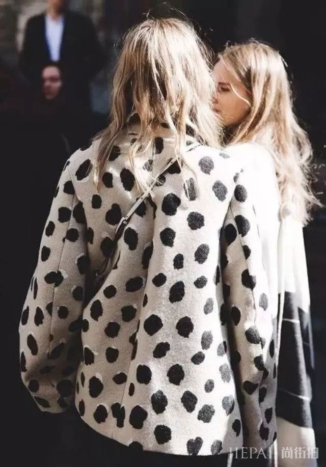 今年秋冬又流行什么妖艳元素？