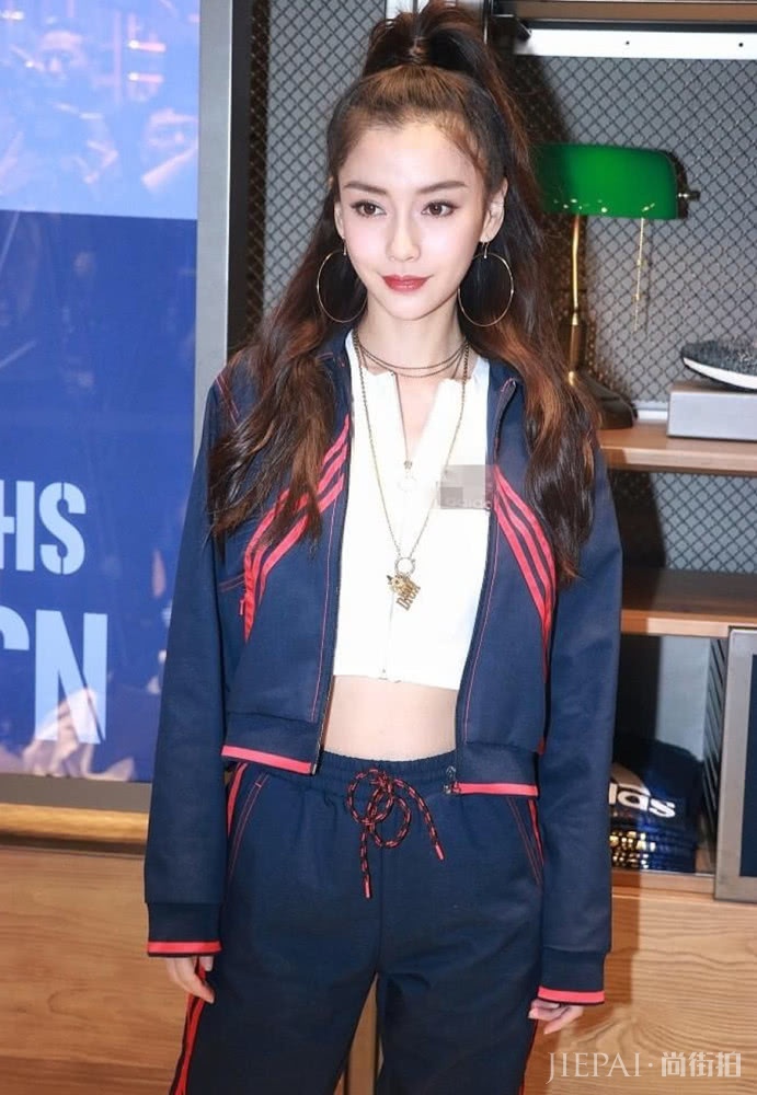 Angelababy出席商业活动,打扮欧美范十足