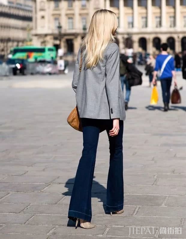 欧美街拍 喇叭裤可以OL风也可休闲风，气场十足！