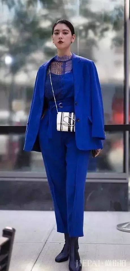 气场与质感并存的琉璃蓝，让你的秋冬时髦到底～