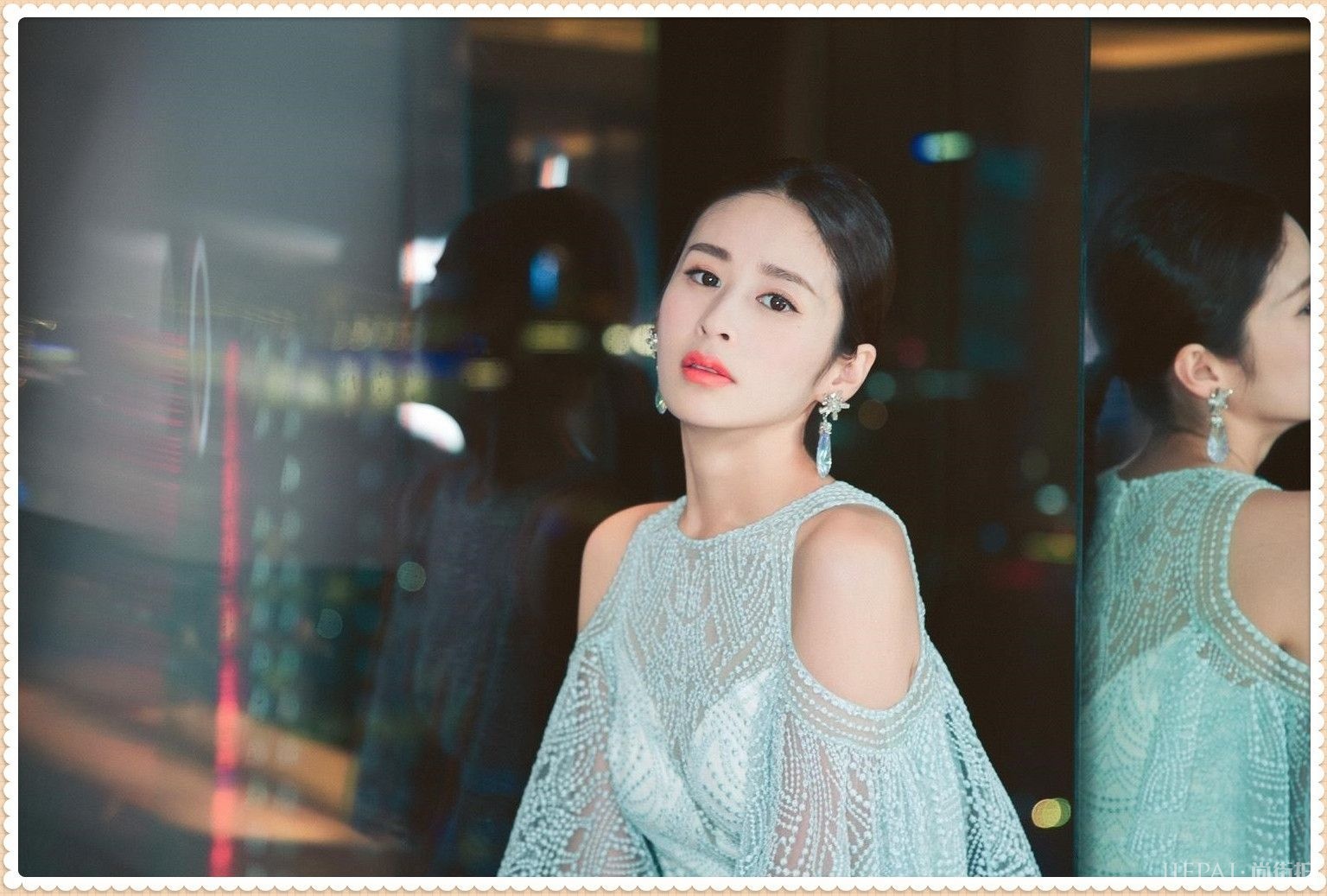 生娃后的颖儿够疯狂!透视裙里竟不穿内搭!