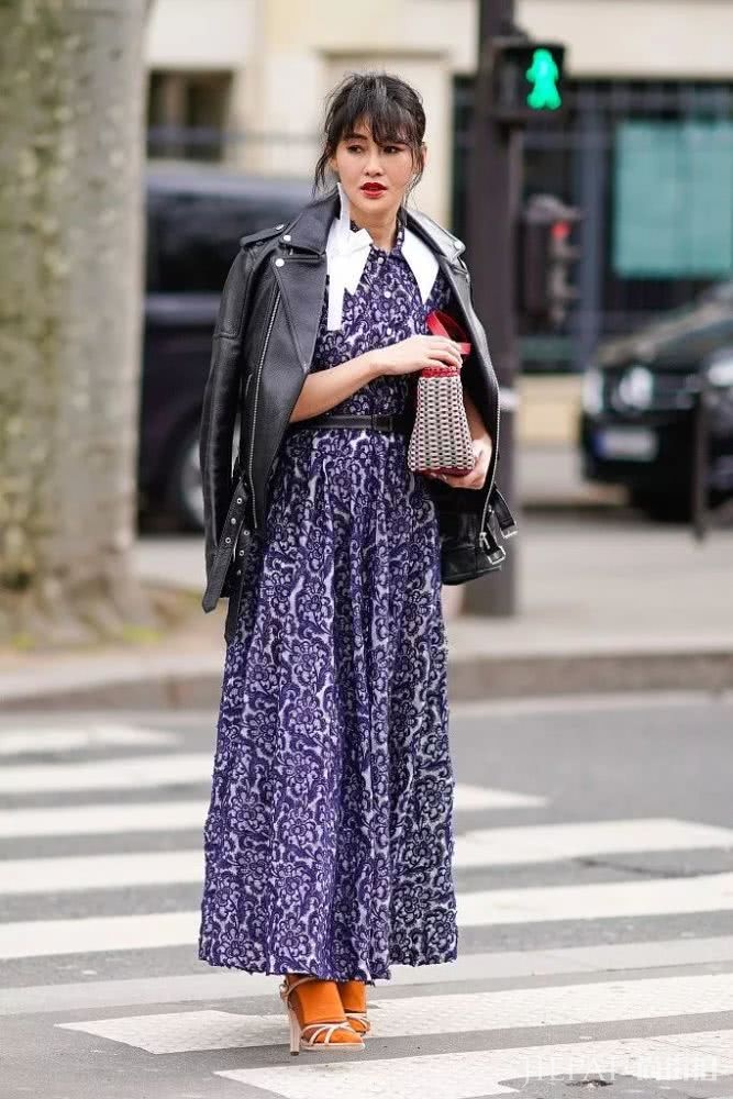 天气冷了美美的凉鞋不舍得收？加双袜子就能解决了