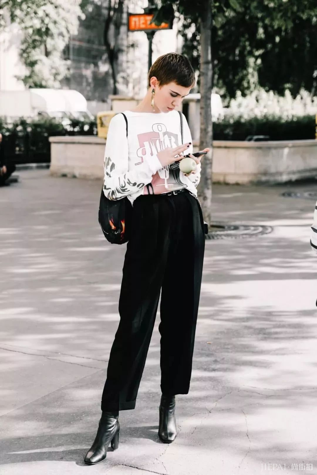 你穿卫衣+短靴=真的时髦炸了!