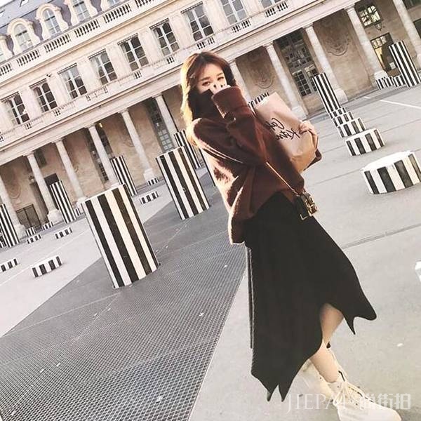 冬季嫌弃羽绒服臃肿？看看这几款毛衣外套搭配，优雅美丽不冻人