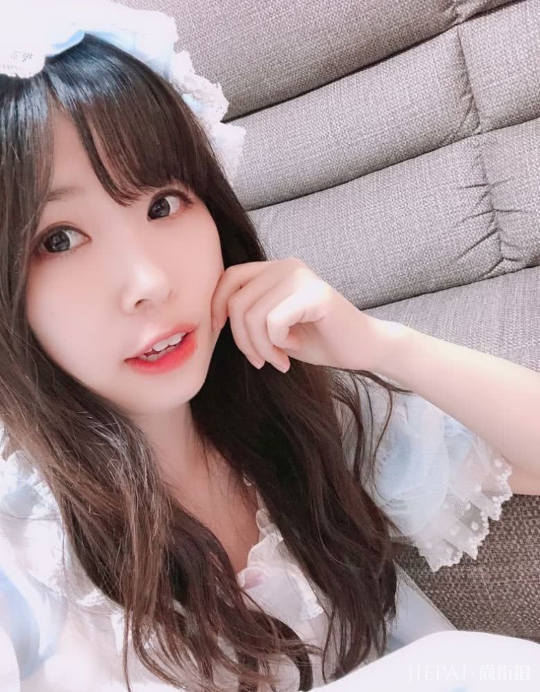 B站爆火的第一舞姬关掉美颜后竟似200斤肥宅