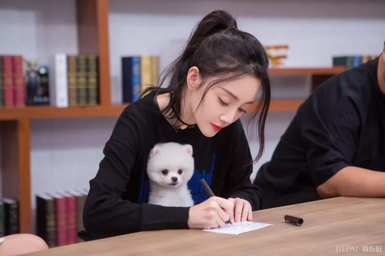 李小璐换新发型,青春靓丽魅力十足,秒变成17岁少女