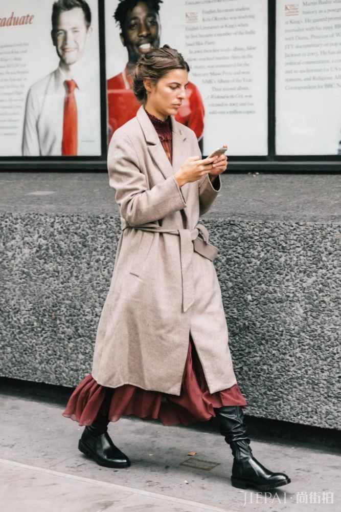大衣+短靴=入冬最时髦方式！一起来看看本期欧美潮人街拍吧