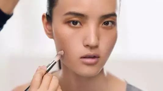 新手如何画出通透的底妆 6步就让你搞定