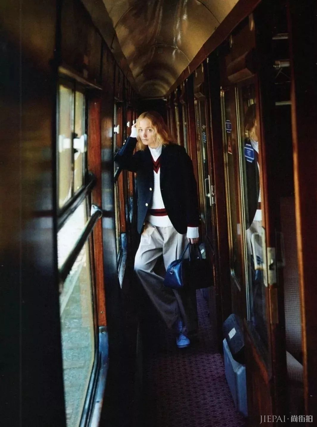 暖气还没到的日子里，就用这些时髦又复古的毛衣来护体吧！