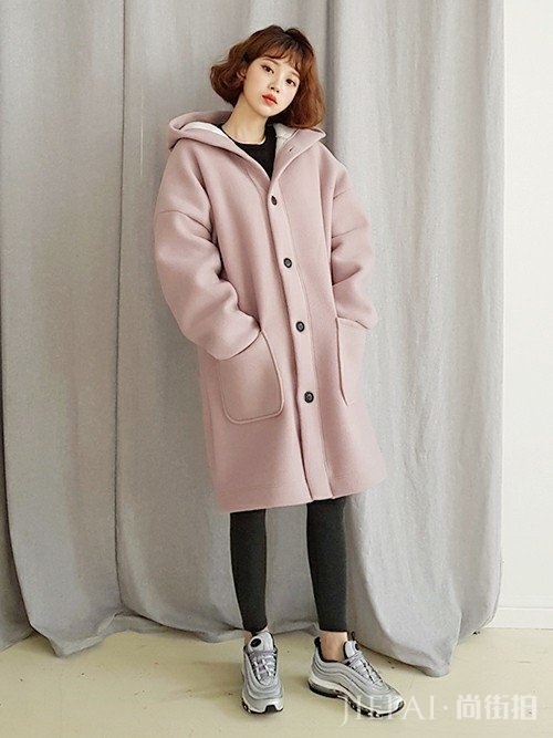 大衣+运动鞋，秋冬超火的搭配CP