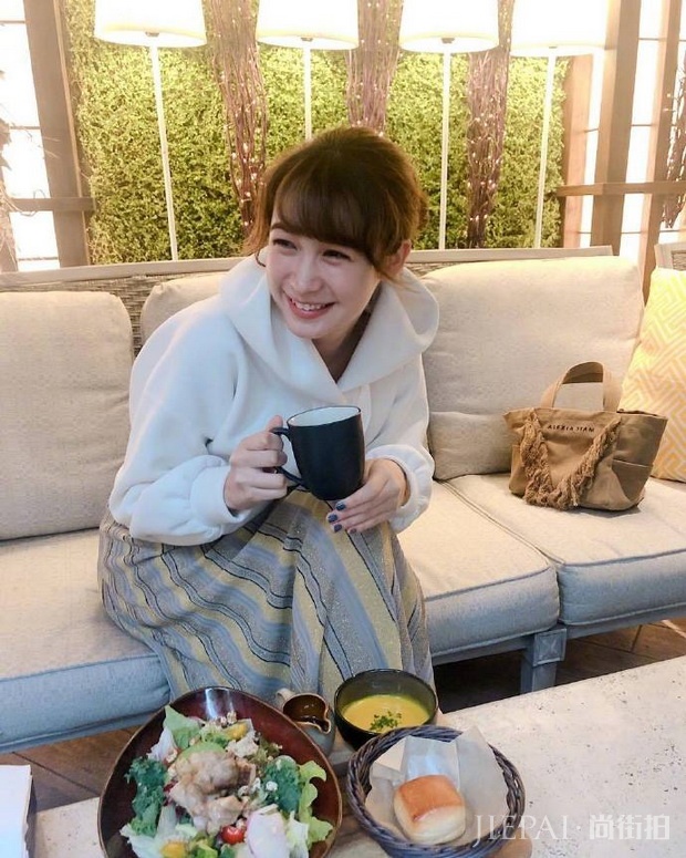 日本混血模特藤井 サチ，人美腿长的白富美