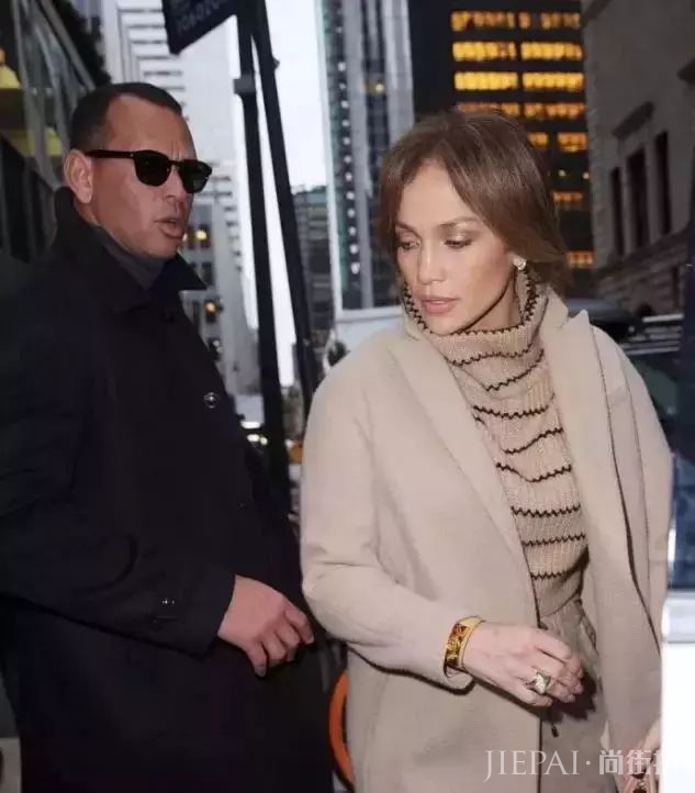 自带时尚属性的高领毛衣，你穿了竟然“吃脖子”？