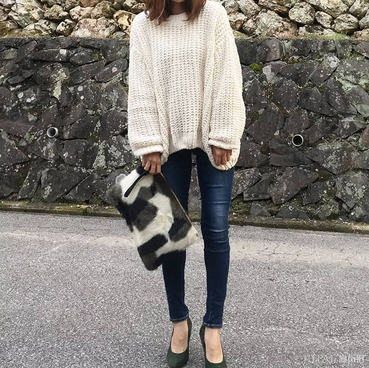 灵活运用简约白上衣的日式穿搭，时尚女孩都这么做！