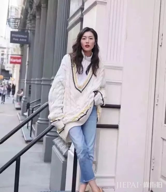 冬季节毛衣+裤子这样搭配,时髦又保暖!