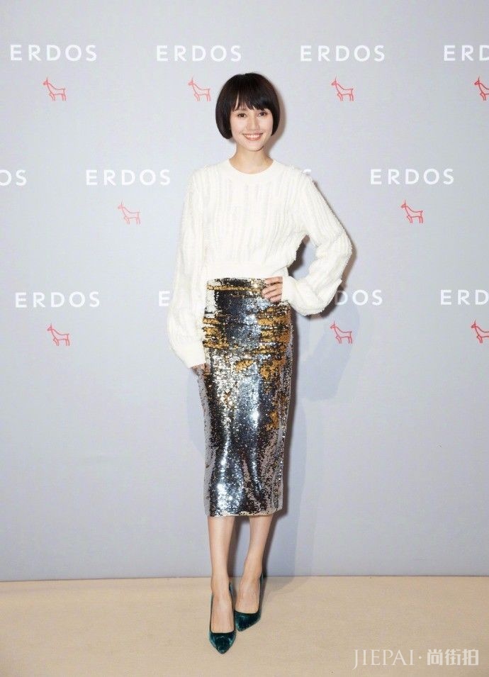 针织衫+半裙，2018初冬最显瘦的叠穿套路！