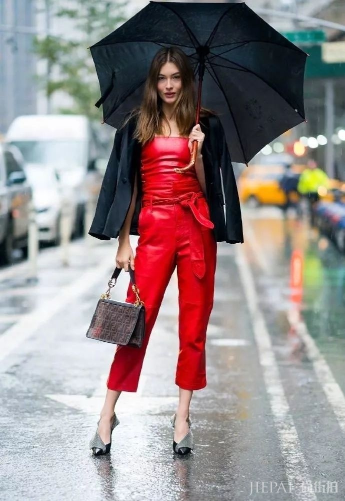 维密模特街拍 一起来感受一下满屏的大长腿！都是熟悉的面孔