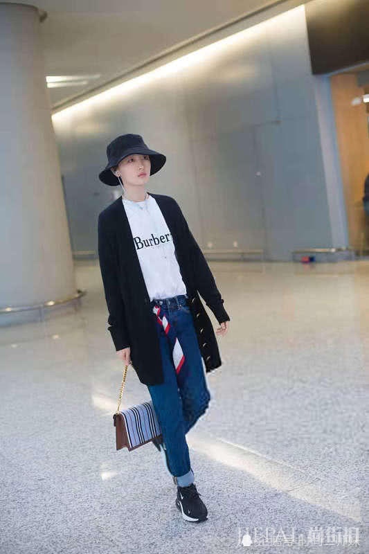 周冬雨的少女感全靠一顶帽子撑,清新气质惹人爱