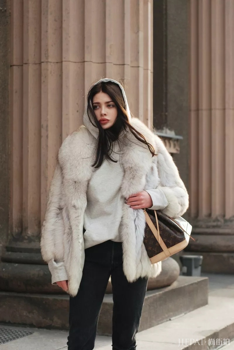 卫衣内搭的100种方法，这样穿保暖又显瘦时髦炸了！