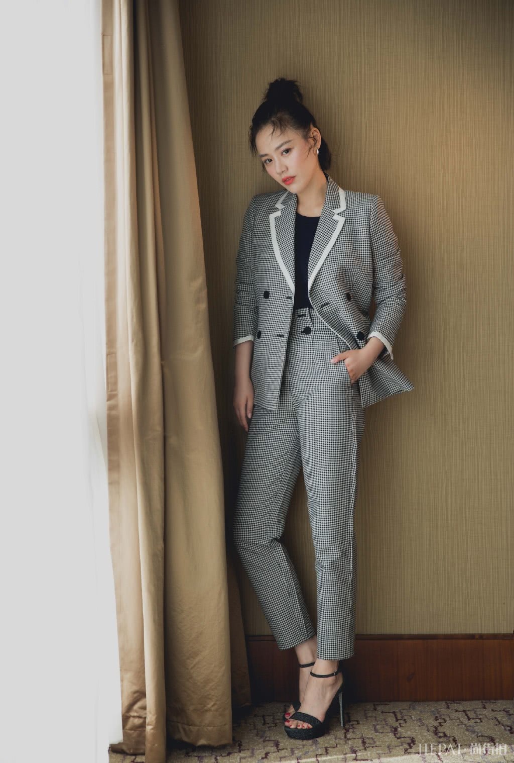 马思纯剪短发大变样，一款短发看上去像18岁小女孩