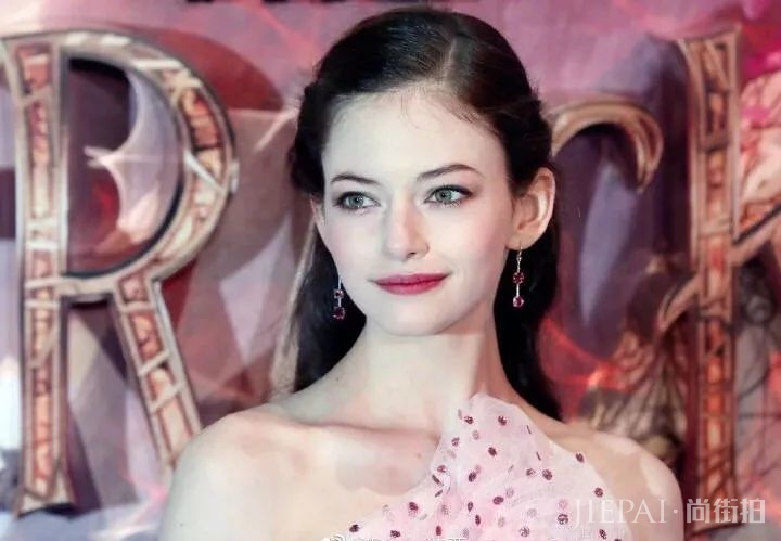 你靠奶茶取暖,我靠“奶茶妆”发光