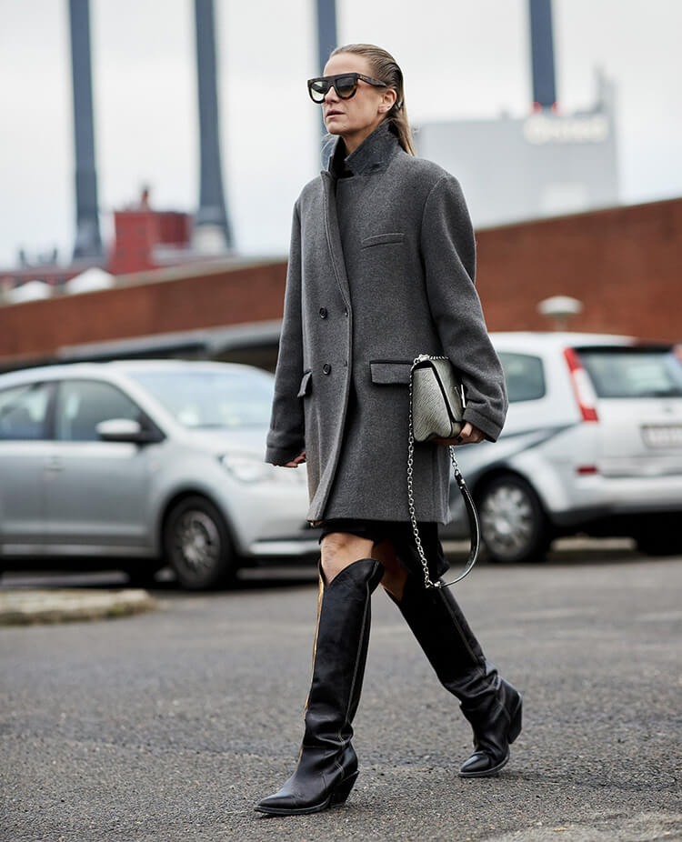 这个冬天时尚百搭灰色大衣必不可少！