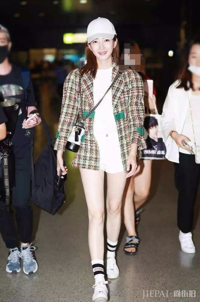 江疏影解锁牛仔裤反过来穿！