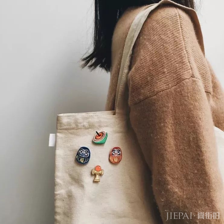 选对了配饰，衣服看起来比平常贵百倍！