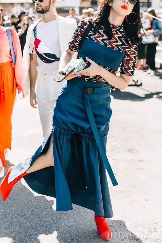 穿上这些裙子，甩你朋友圈的人几条街！