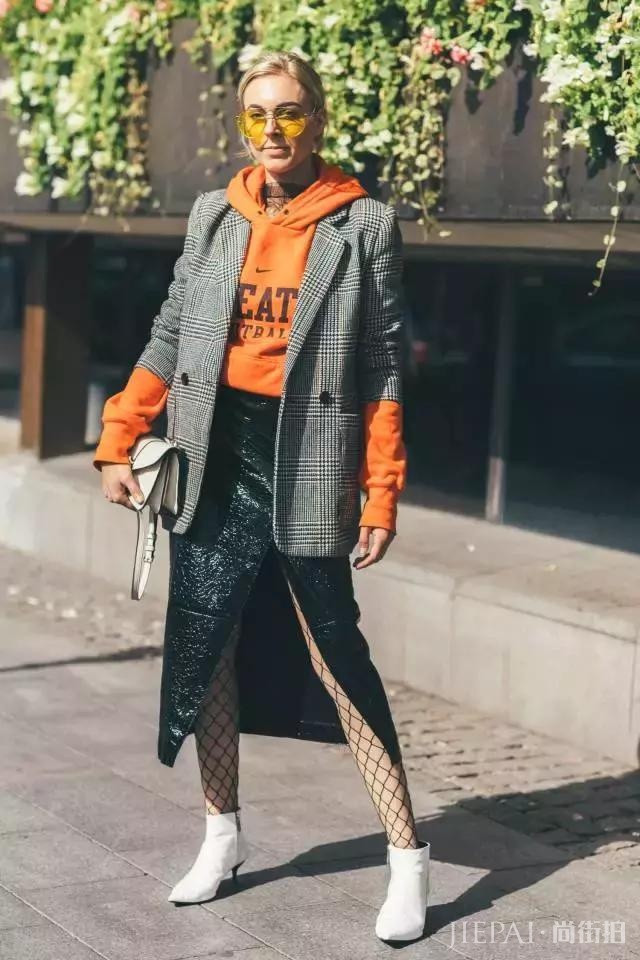 还在发愁今年冬天穿什么？卫衣这个单品简直太时髦