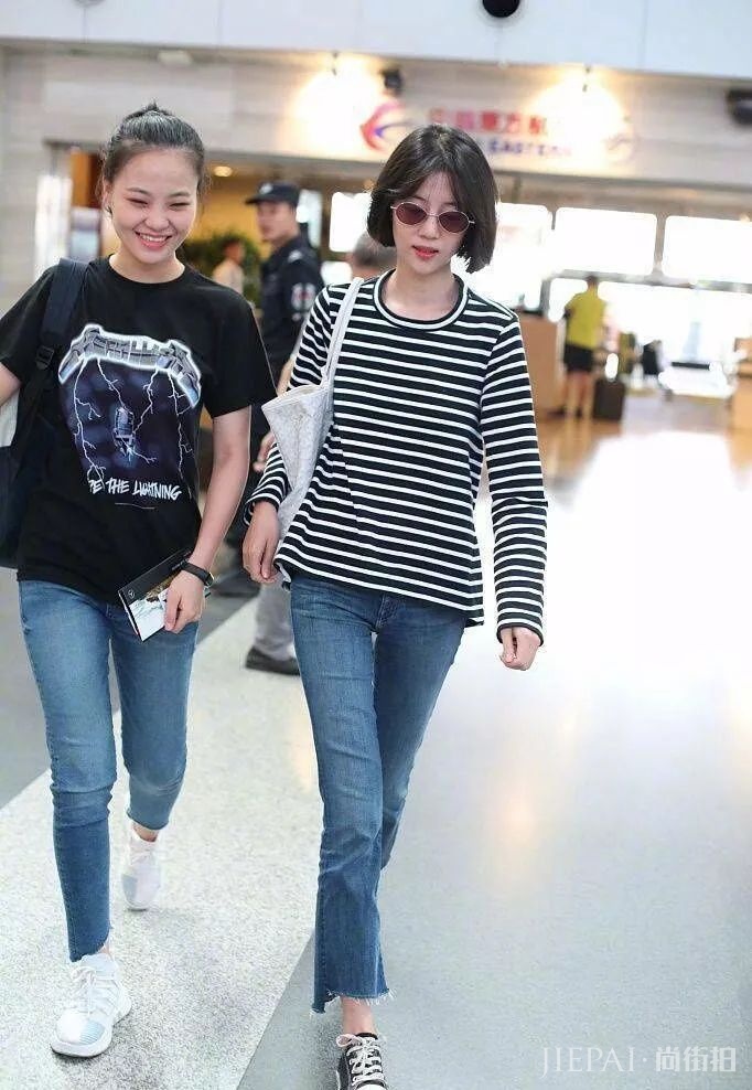 李溪芮机场街拍 在外面还要把家里的毛拖穿出来！