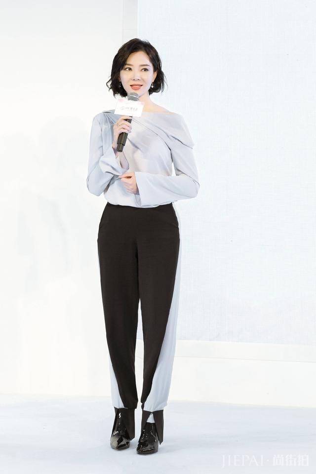 陈数又换新发型,穿马卡龙色上衣配校服裤轻松嫩回18岁少女样