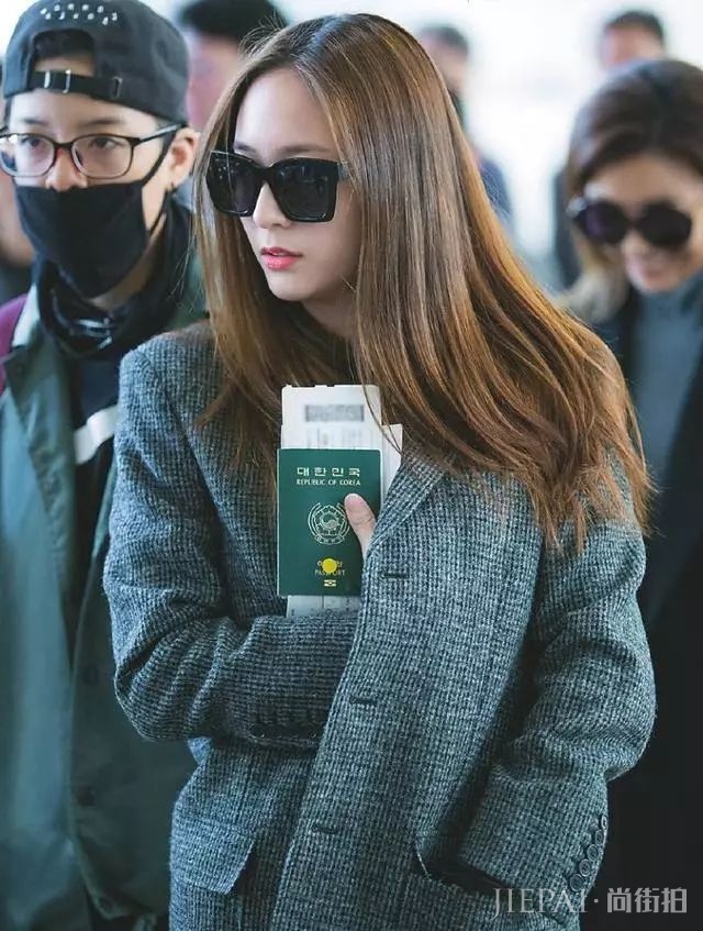 郑秀晶的私服真是帅气，迷人的存在！