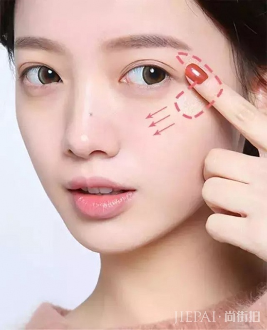 8个化妆小技巧 让你路人脸变女神