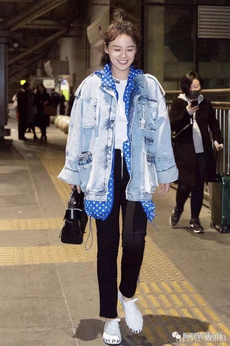 这件外套可以搭配整个秋天，穿起来既时髦又遮肉！