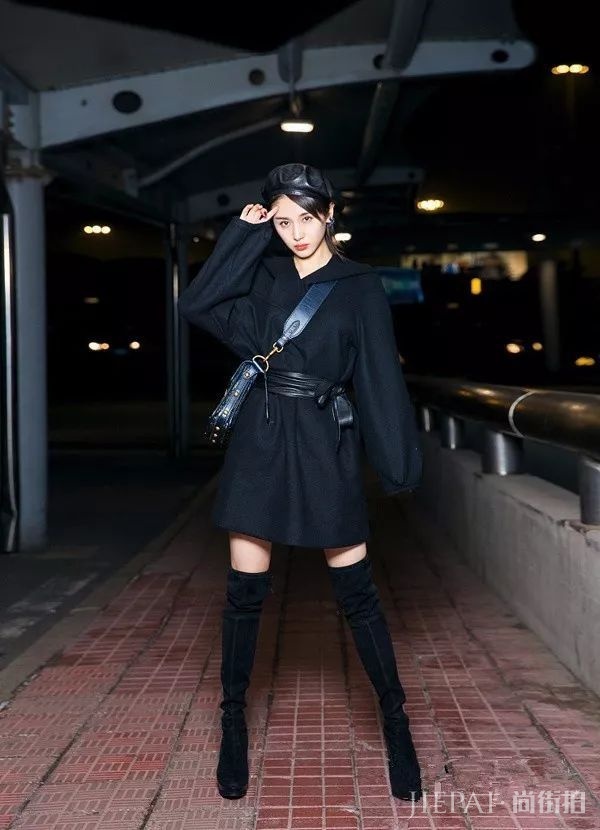 还在穿小白鞋？烂大街了，现在是时候来一双短靴了