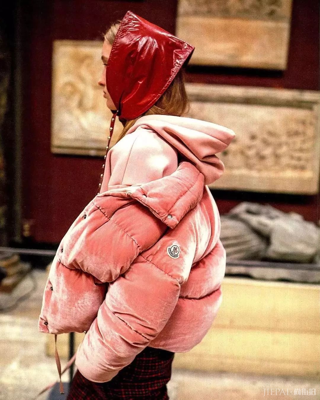 羽绒服+卫衣,保暖又时髦!