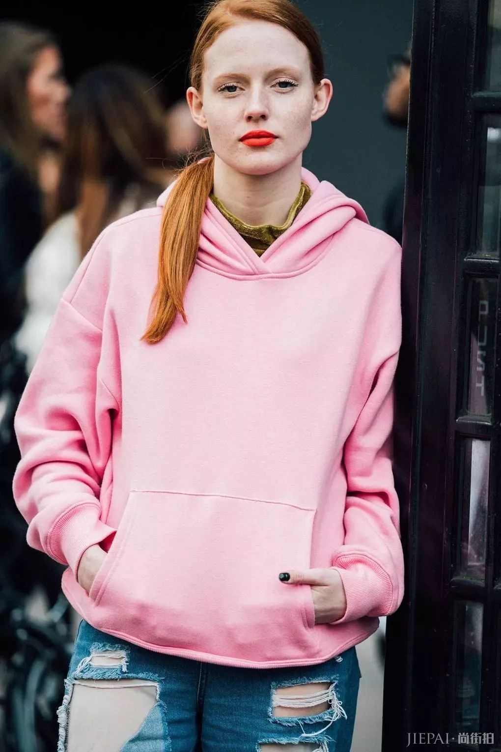 穿卫衣+短靴=真的时髦炸了！