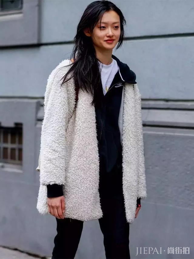 还在发愁今年冬天穿什么？卫衣这个单品简直太时髦