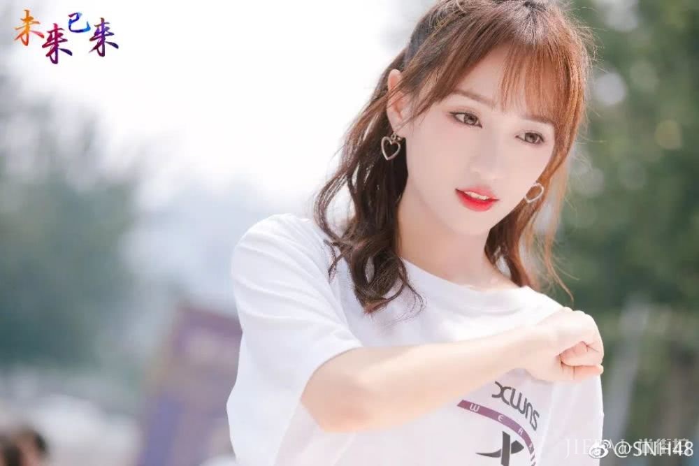 想学时下最流行的眼妆？跟着这些时尚爱豆们肯定没错