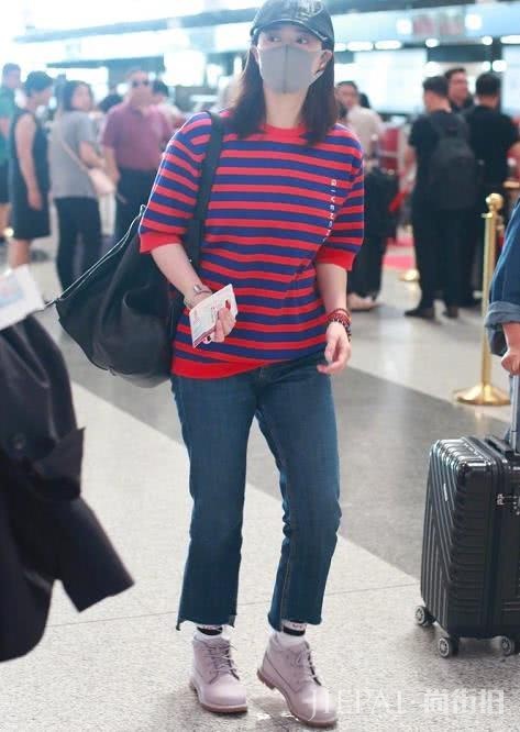 蒋欣亮相机场，素颜被赞气色太好