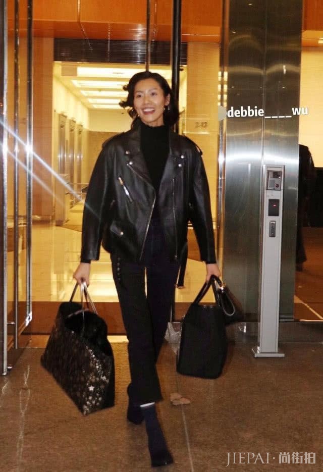 刘雯免试维密！低调现身维密大楼试装~