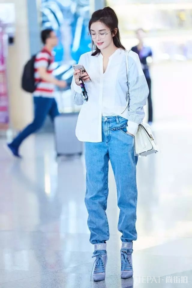 还在穿小白鞋？烂大街了，现在是时候来一双短靴了