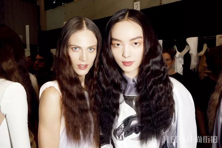 发型和妆容这样搭配，让你美成小仙女！