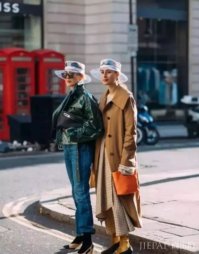 风衣搭裙子，居然可以这么美！