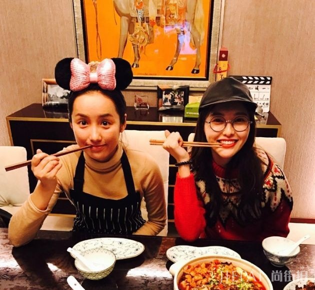 暖气还没到的日子里，就用这些时髦又复古的毛衣来护体吧！