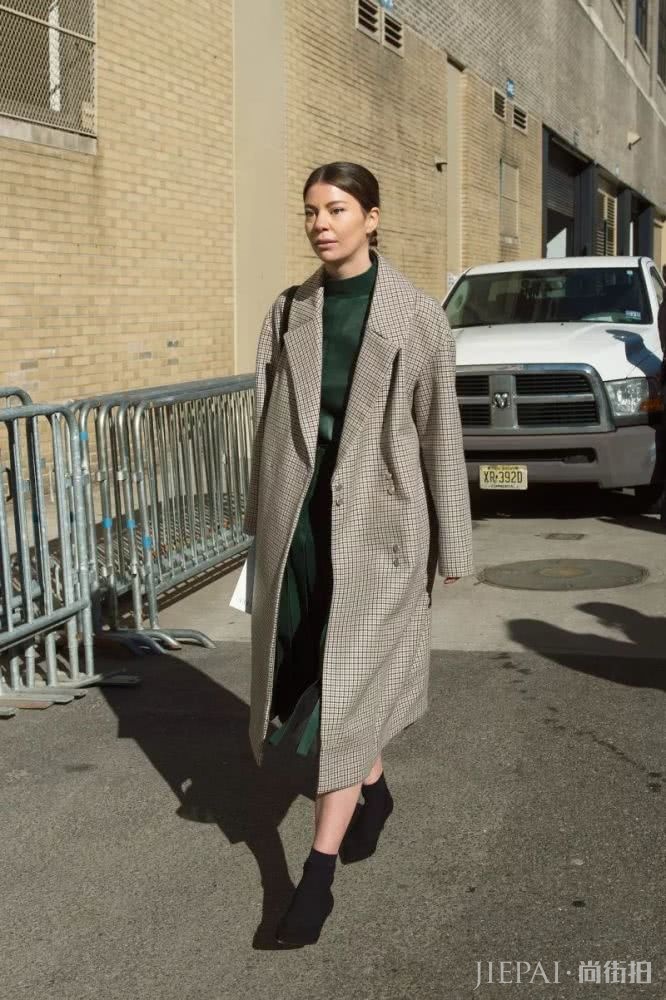 大衣+短靴=入冬最时髦方式！一起来看看本期欧美潮人街拍吧
