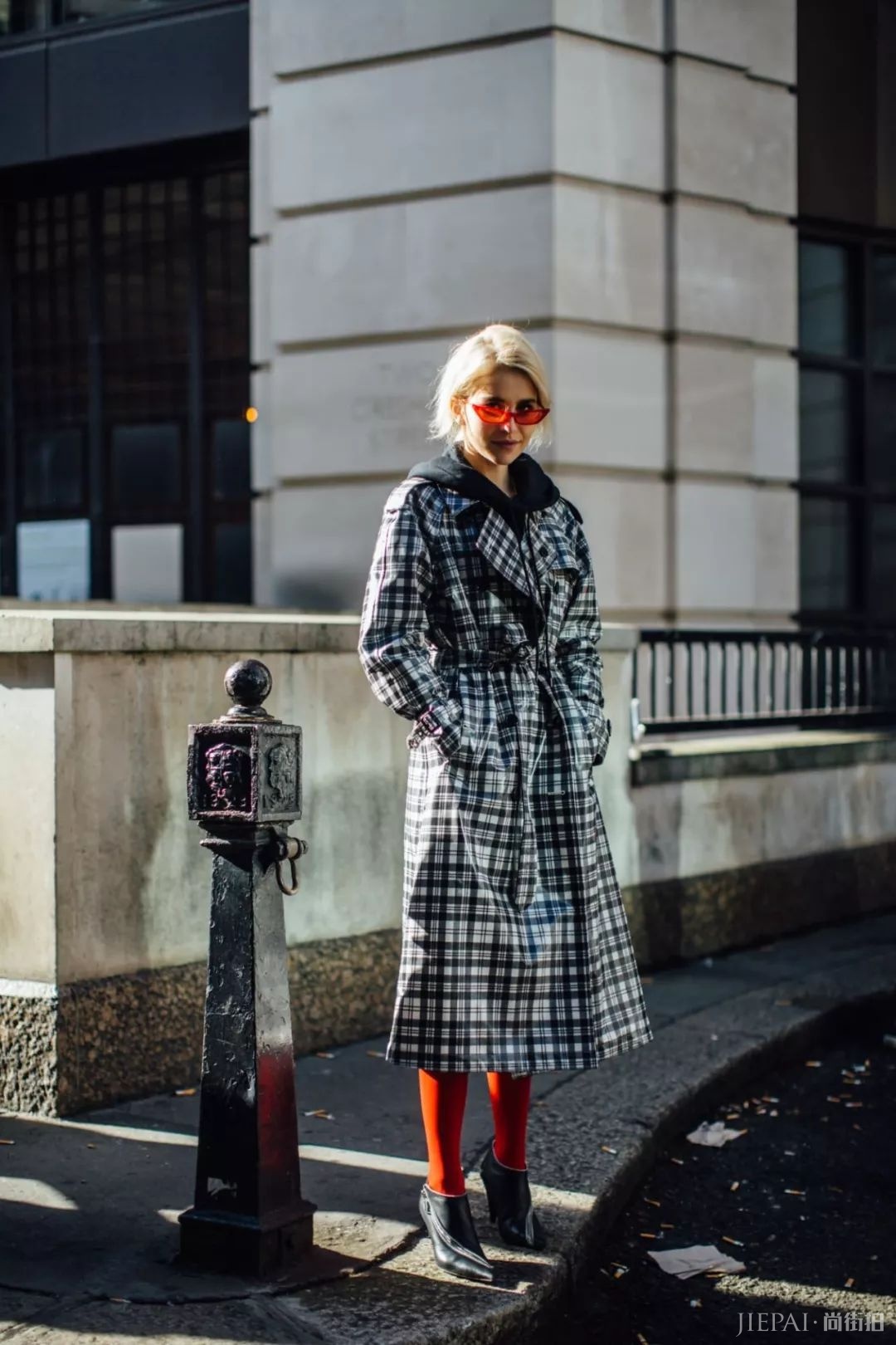 你穿卫衣+短靴=真的时髦炸了!