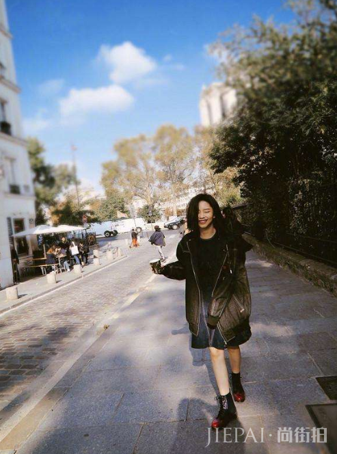 谭松韵少女颜让人服气! 背心短裙百搭造型, 没人穿得比她甜!