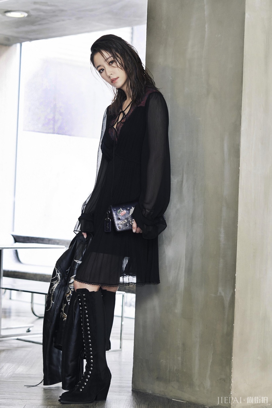 林心如曝光最新造型 熟女变身机车酷女郎